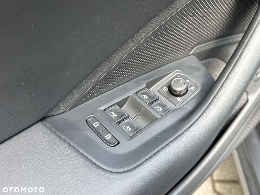 Volkswagen Passat Variant 2.0 TDI EVO Elegance DSG - 32