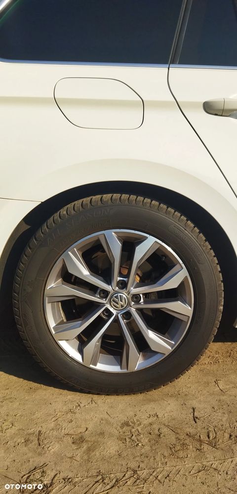 Volkswagen Passat - 12