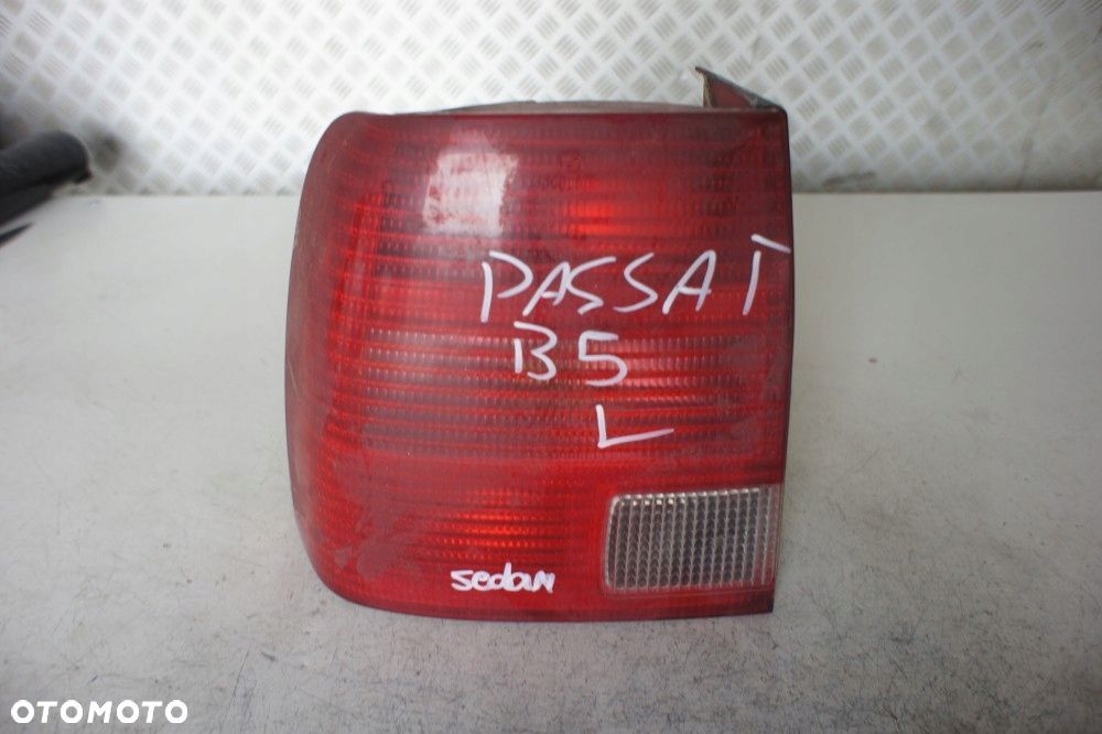 PASSAT B5 SEDAN LAMPA LEWY TYŁ - 1