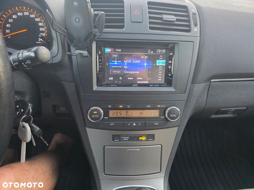 Toyota Avensis 1.8 Executive - 29