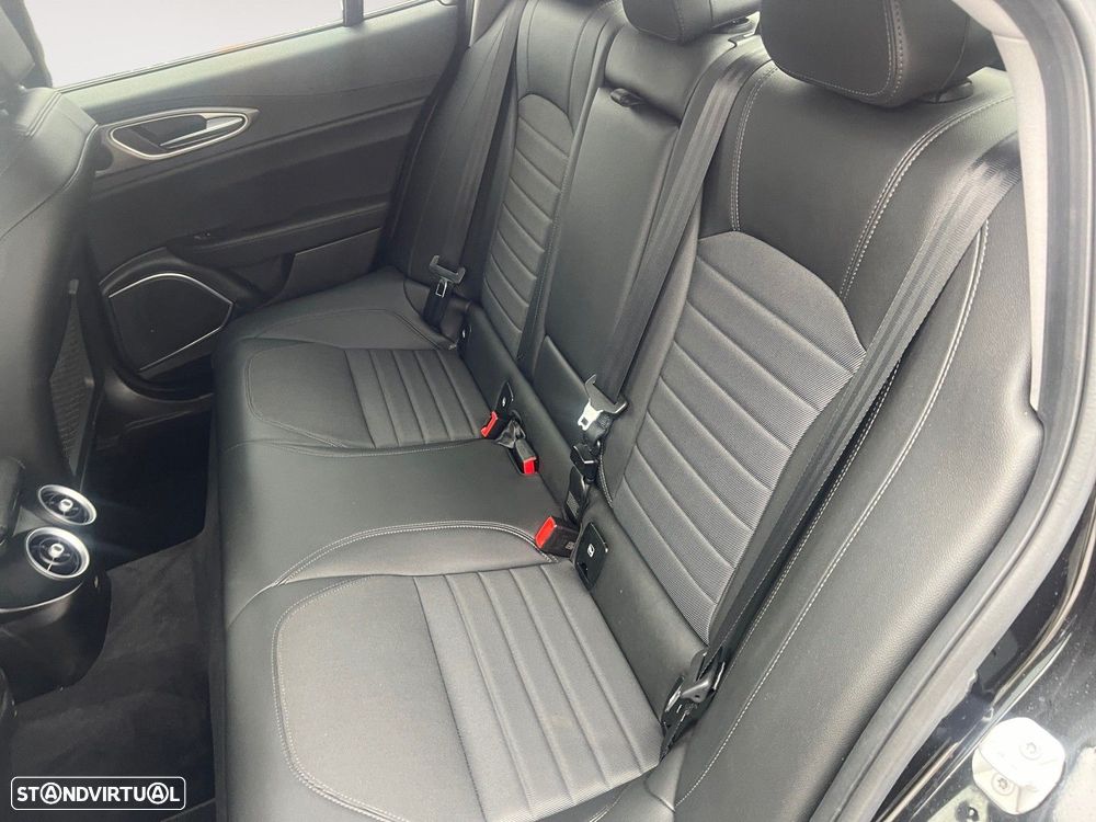 Alfa Romeo Giulia 2.2 D Sprint AT8 - 13