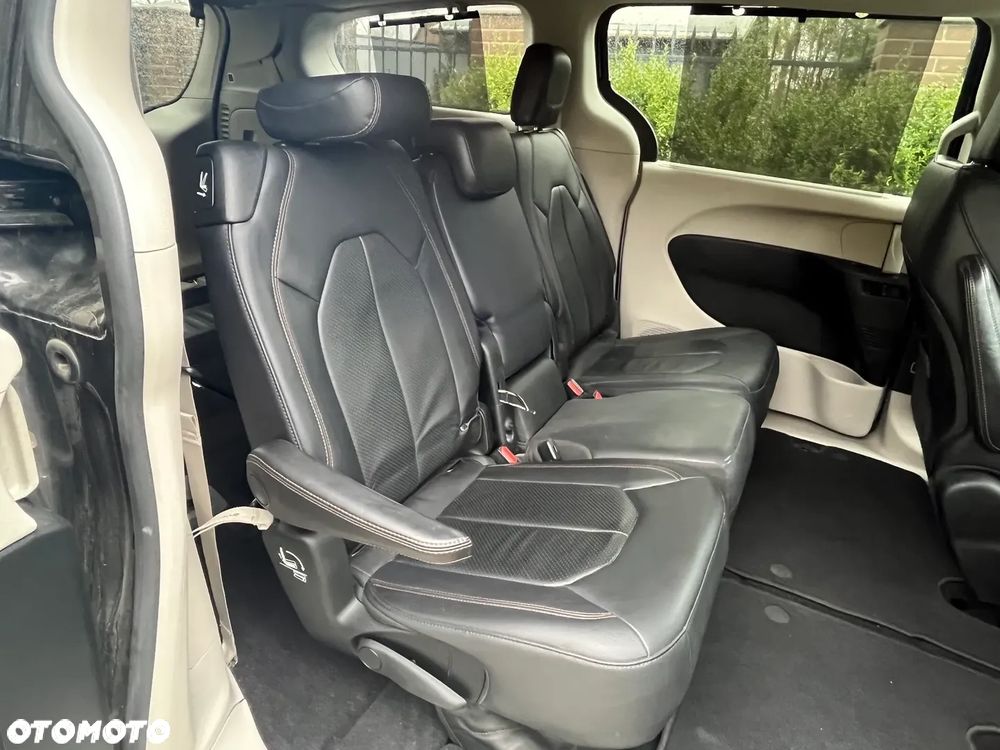 Chrysler Pacifica - 21