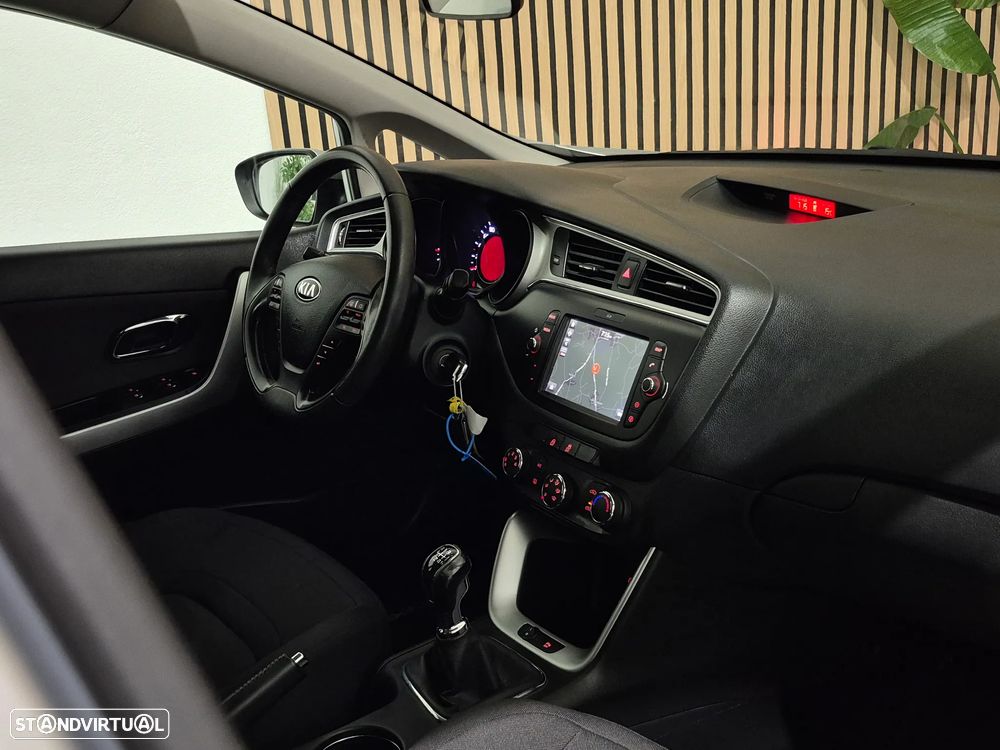 Kia Ceed SW 1.4 CRDi LX - 30