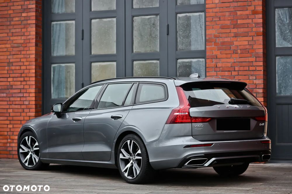 Volvo V60 D4 Geartronic R-Design - 11