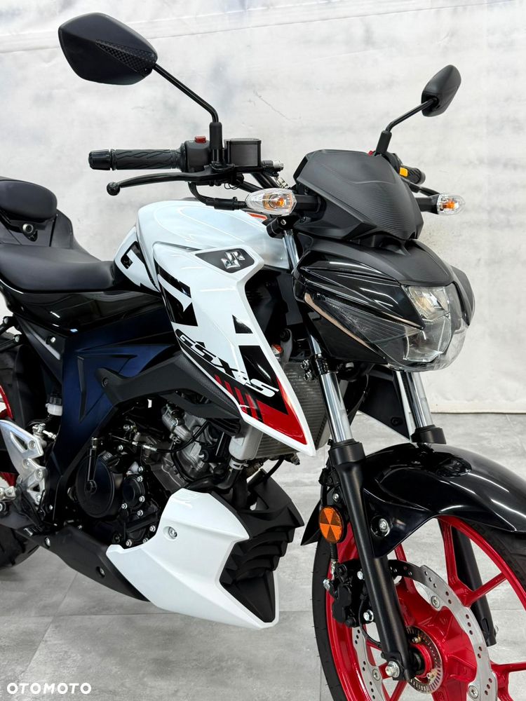 Suzuki GSX - 3