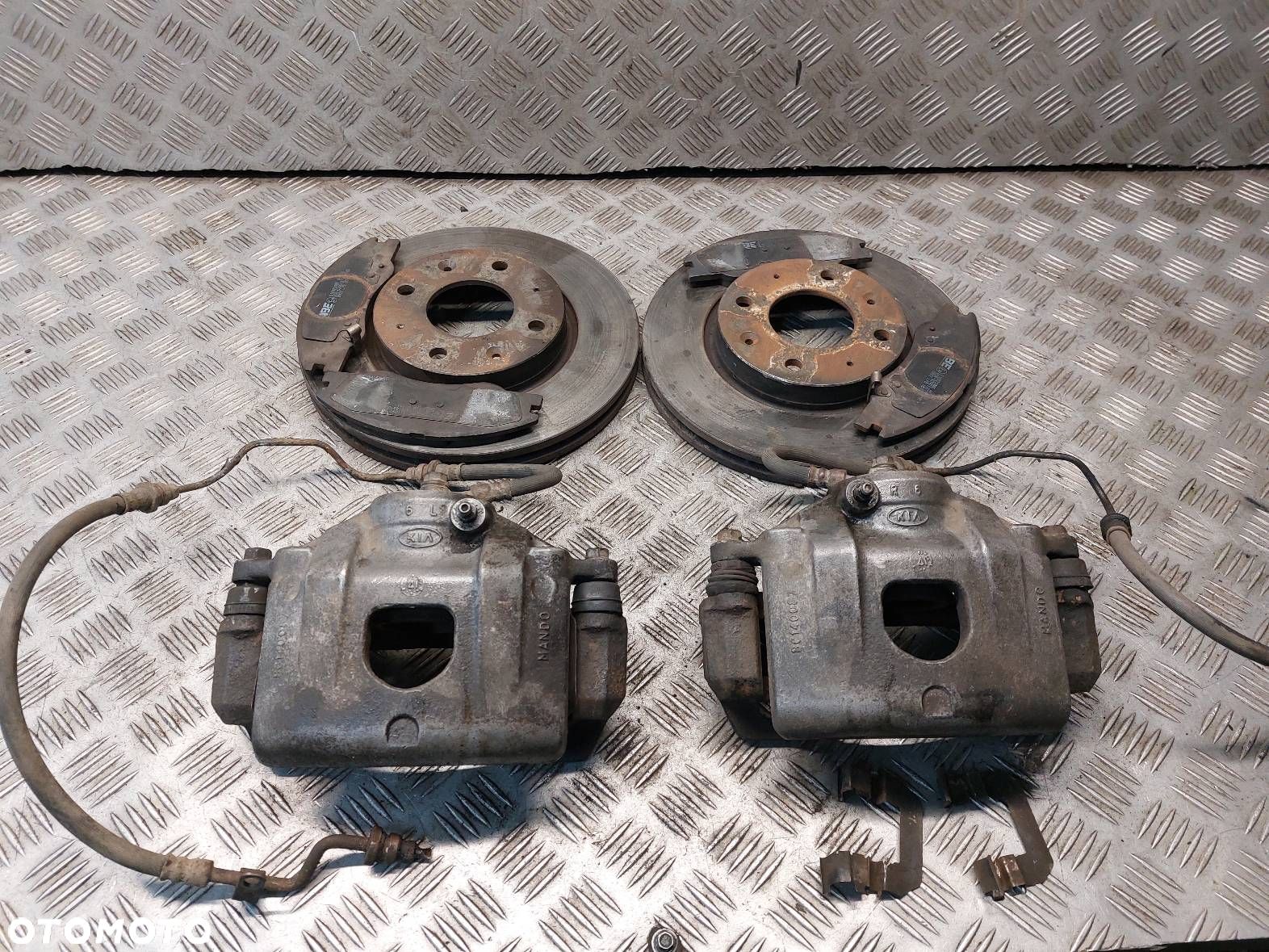 TARCZE HAMULCOWE PRZÓD + ZACISKI KIA CERATO I 2.0 CRDI BC140087 DF6229 - 1