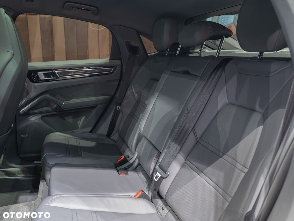 Porsche Cayenne Coupe - 12