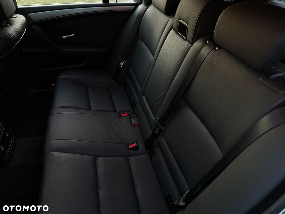BMW Seria 5 523i - 7
