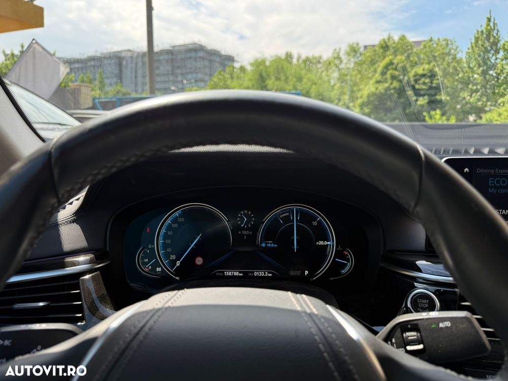 BMW Seria 5 520i Aut. Luxury Line - 12