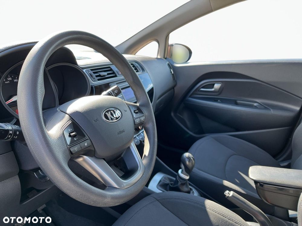 Kia Rio - 10