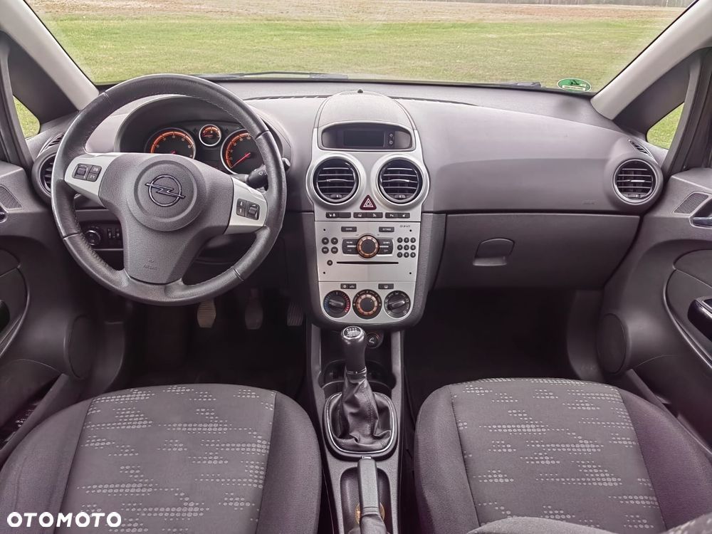 Opel Corsa 1.4 16V Satellite - 12