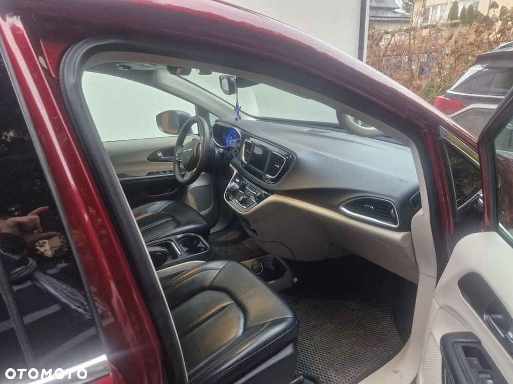 Chrysler Pacifica - 11