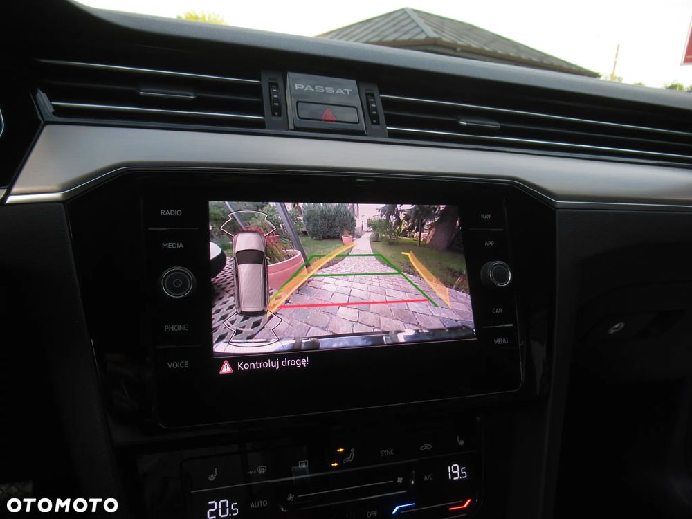 Volkswagen Passat 2.0 TSI Elegance DSG - 19