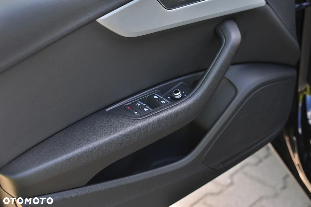 Audi A4 Avant 2.0 TDI Design - 15
