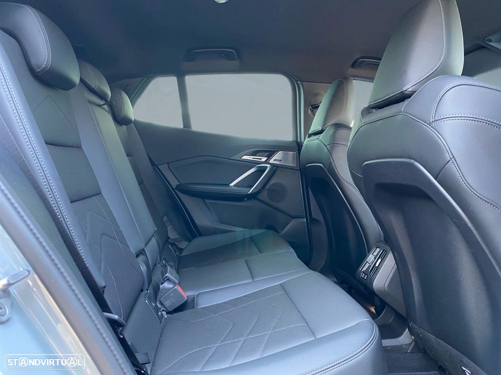 BMW iX2 eDrive20 Pack Desportivo M - 17