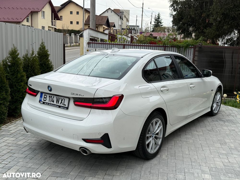 BMW Seria 3 330e xDrive Aut. Sport Line - 9