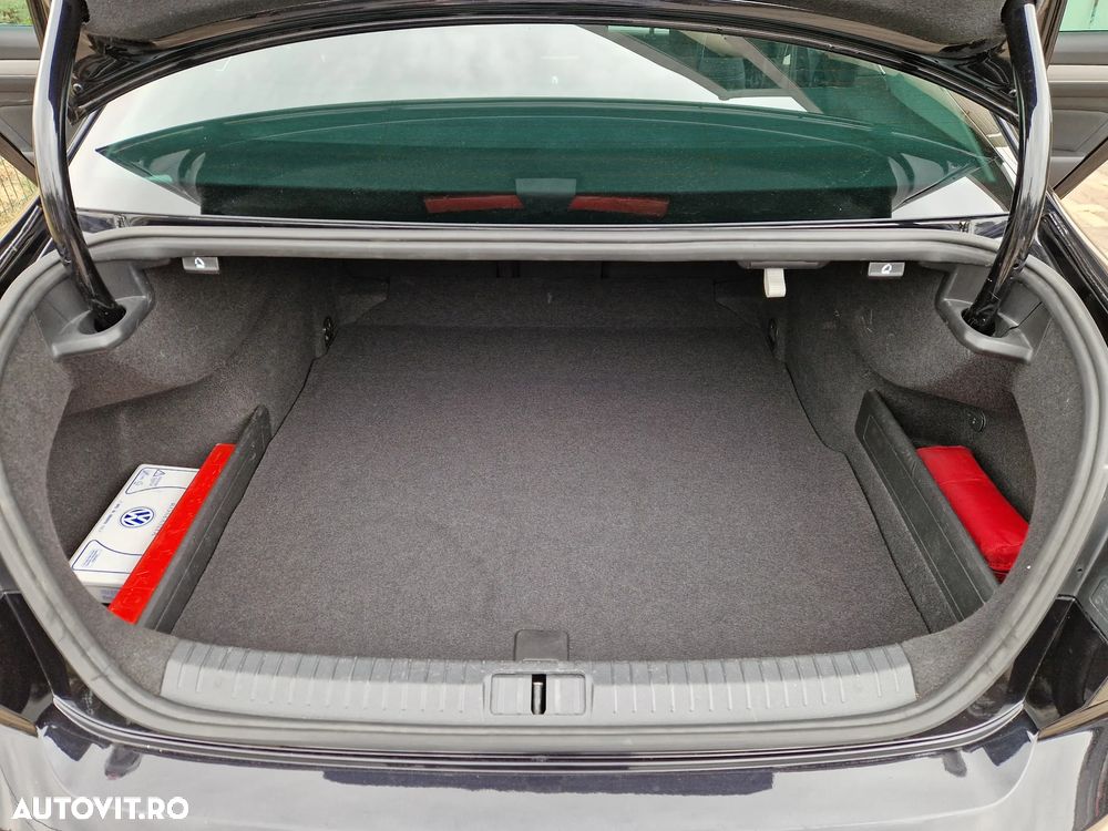 Volkswagen Passat 2.0 TDI DSG Comfortline - 24