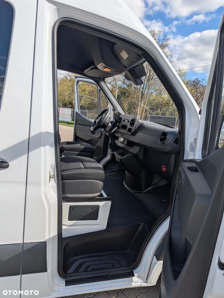 Mercedes-Benz Sprinter - 21