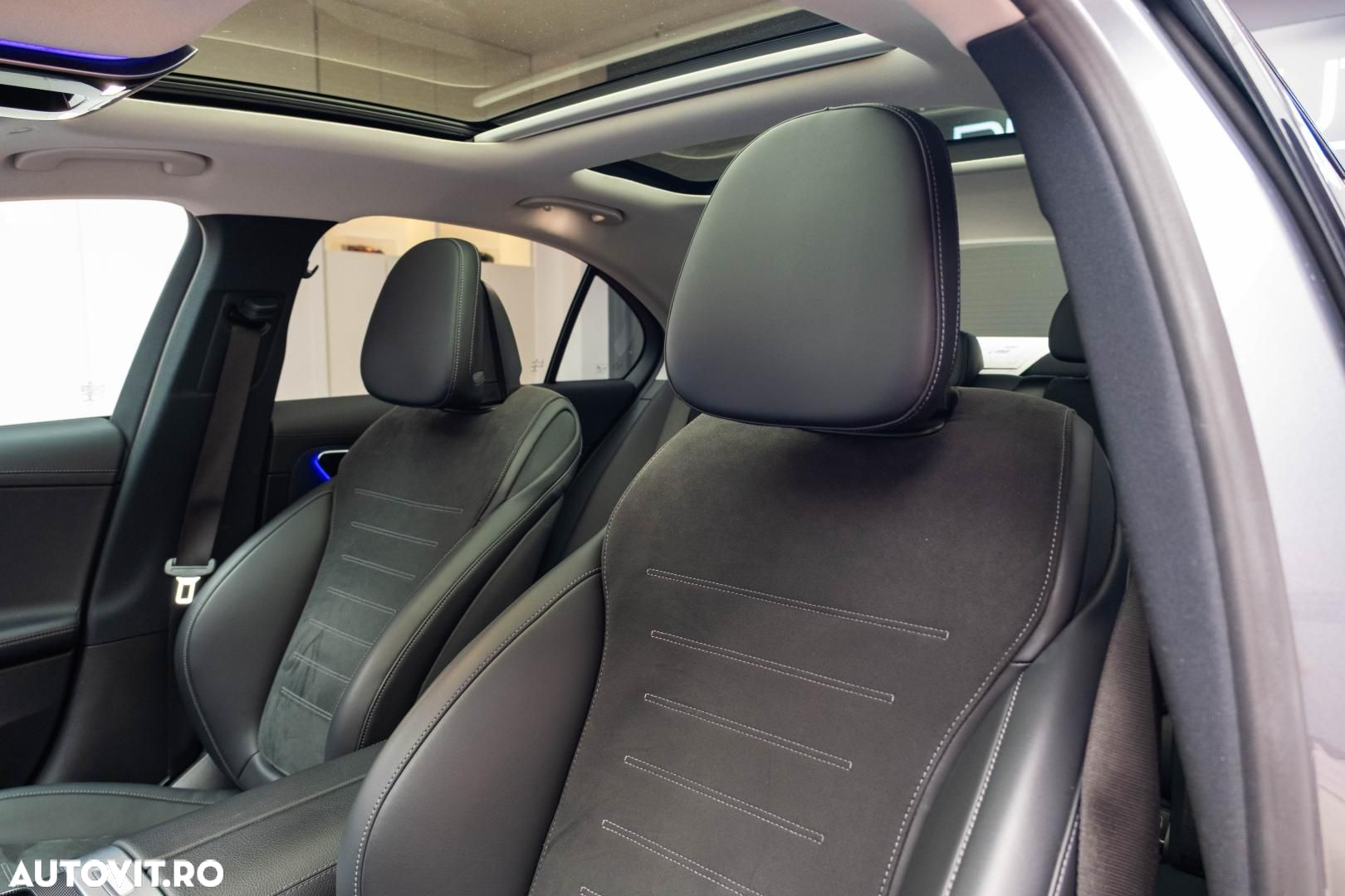 Mercedes-Benz C 300 4Matic T 9G-TRONIC - 23