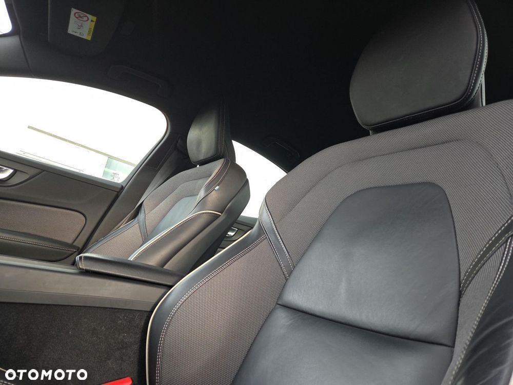 Volvo S60 B4 B R-Design - 30