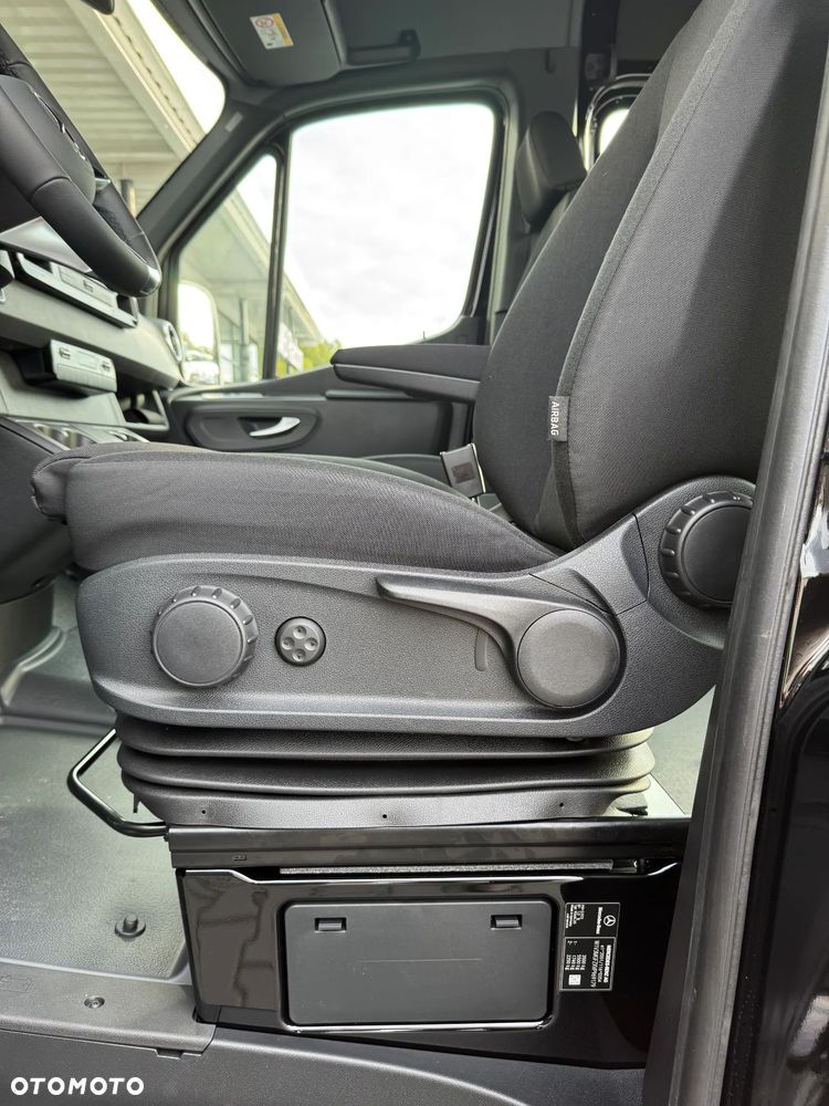 Mercedes-Benz Sprinter - 20