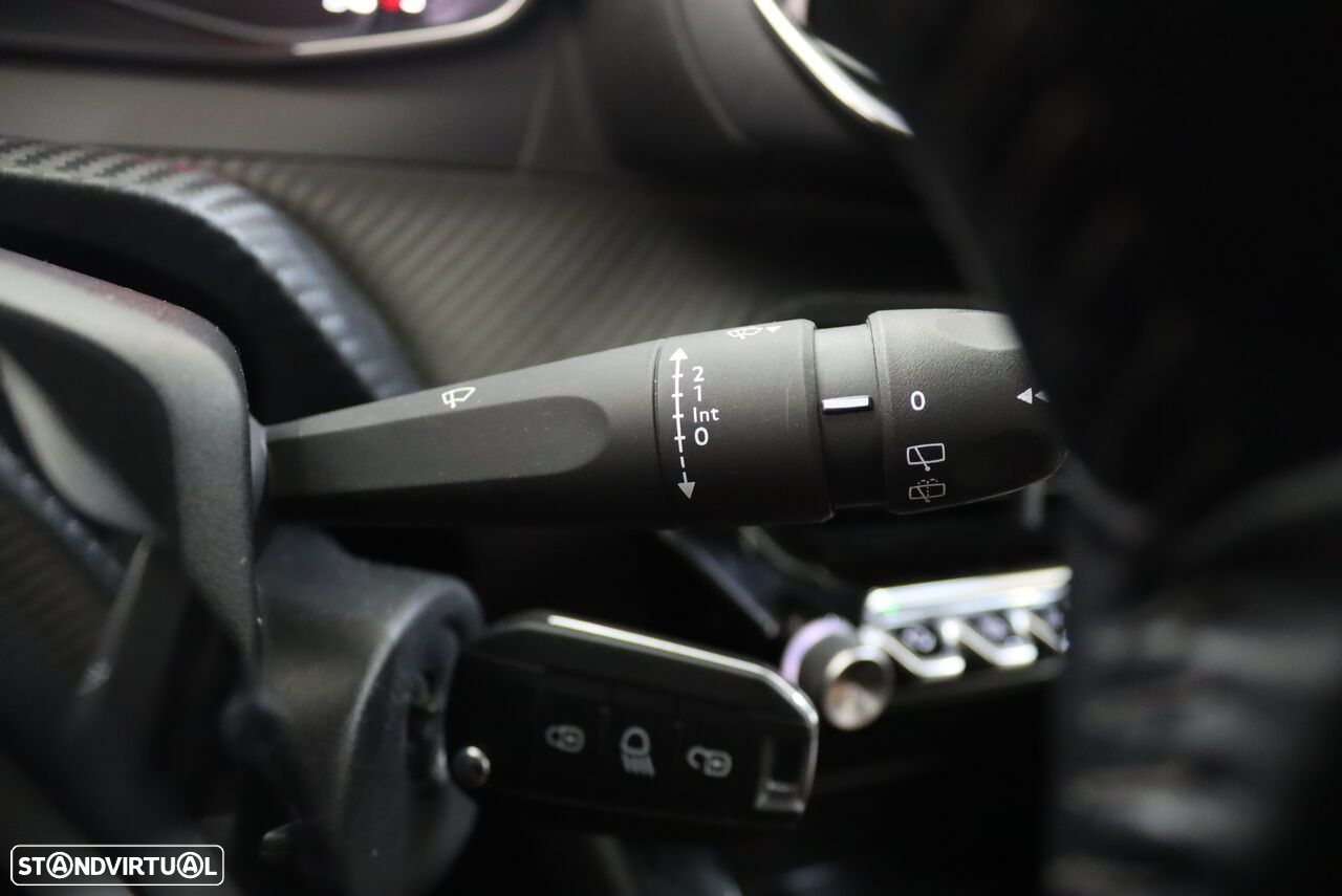 Peugeot 208 - 15