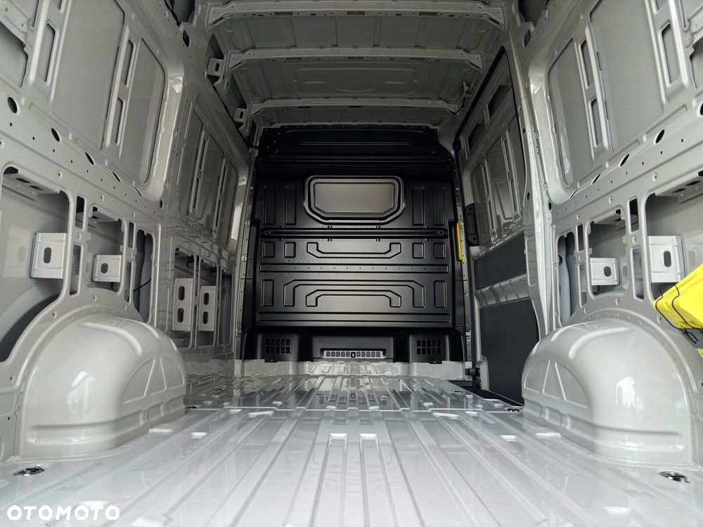 Volkswagen Crafter 2.0 TDI 140 KM L3H3 6bm 3m - 10