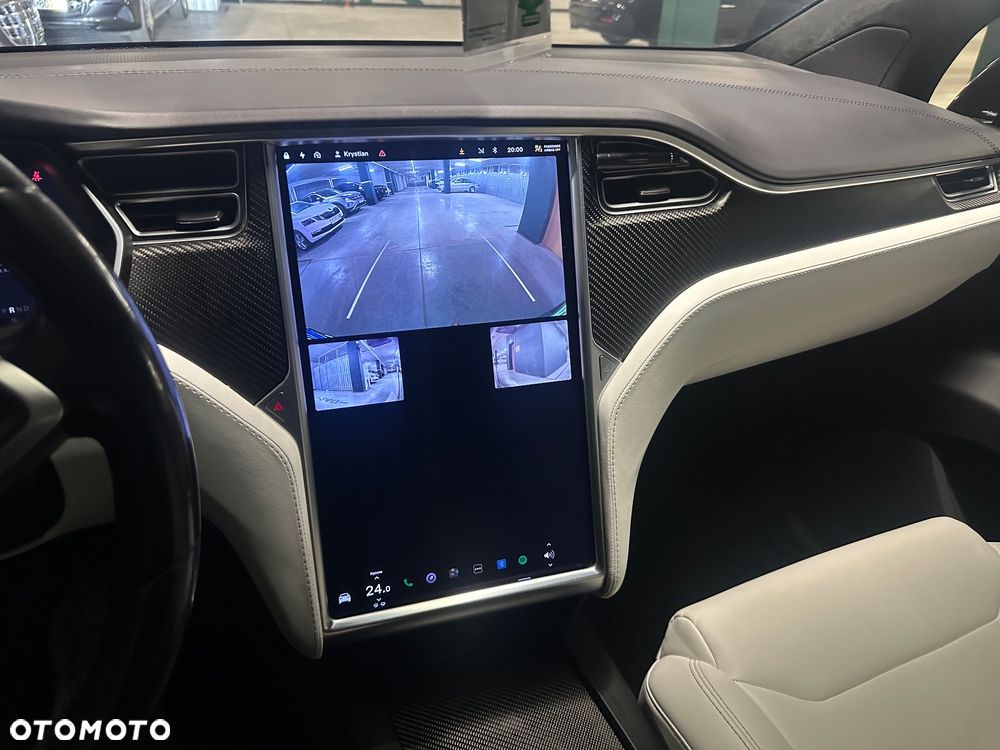 Tesla Model X - 37