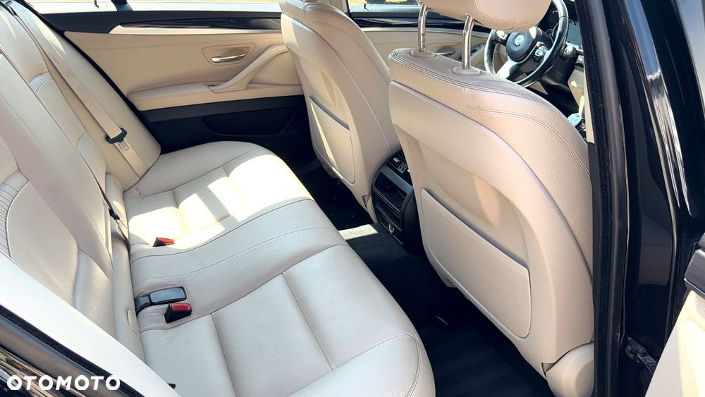 BMW Seria 5 518d Sport Line - 30