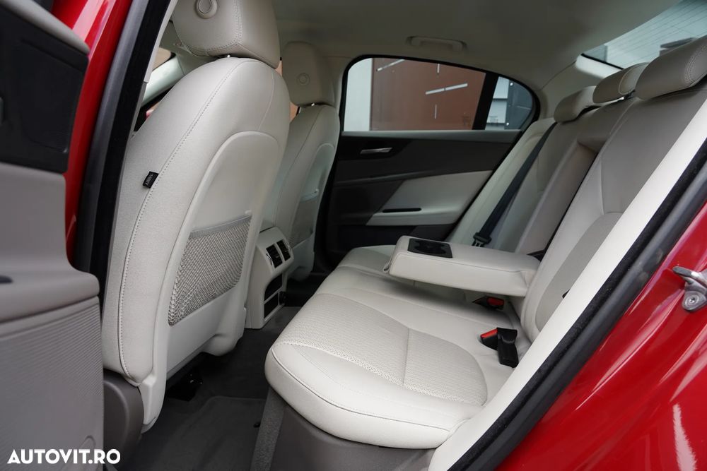 Jaguar XE 2.0 Portfolio - 11