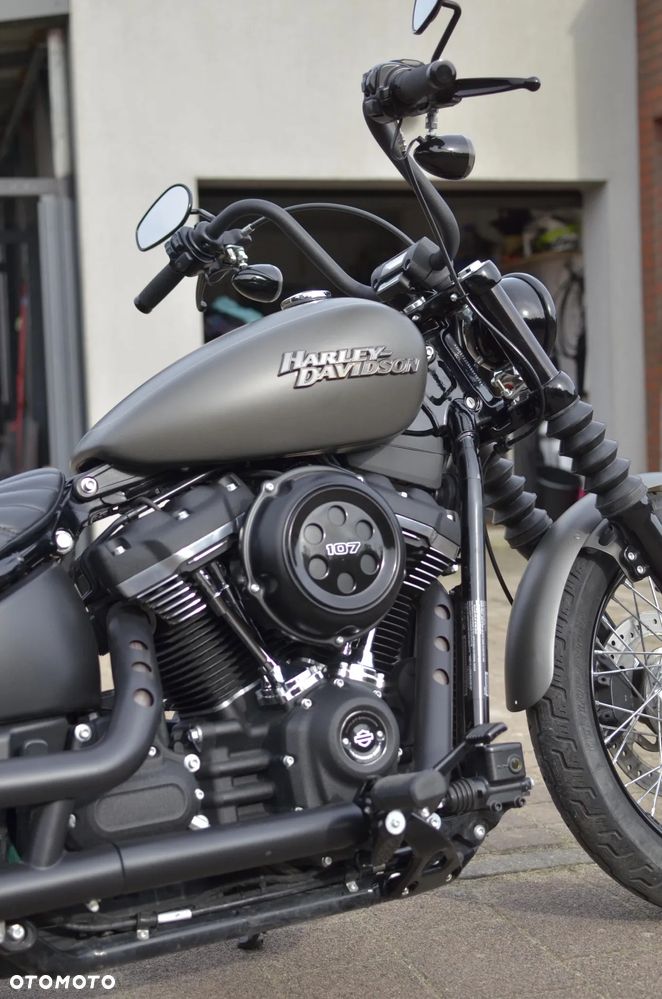 Harley-Davidson Softail Street Bob - 22