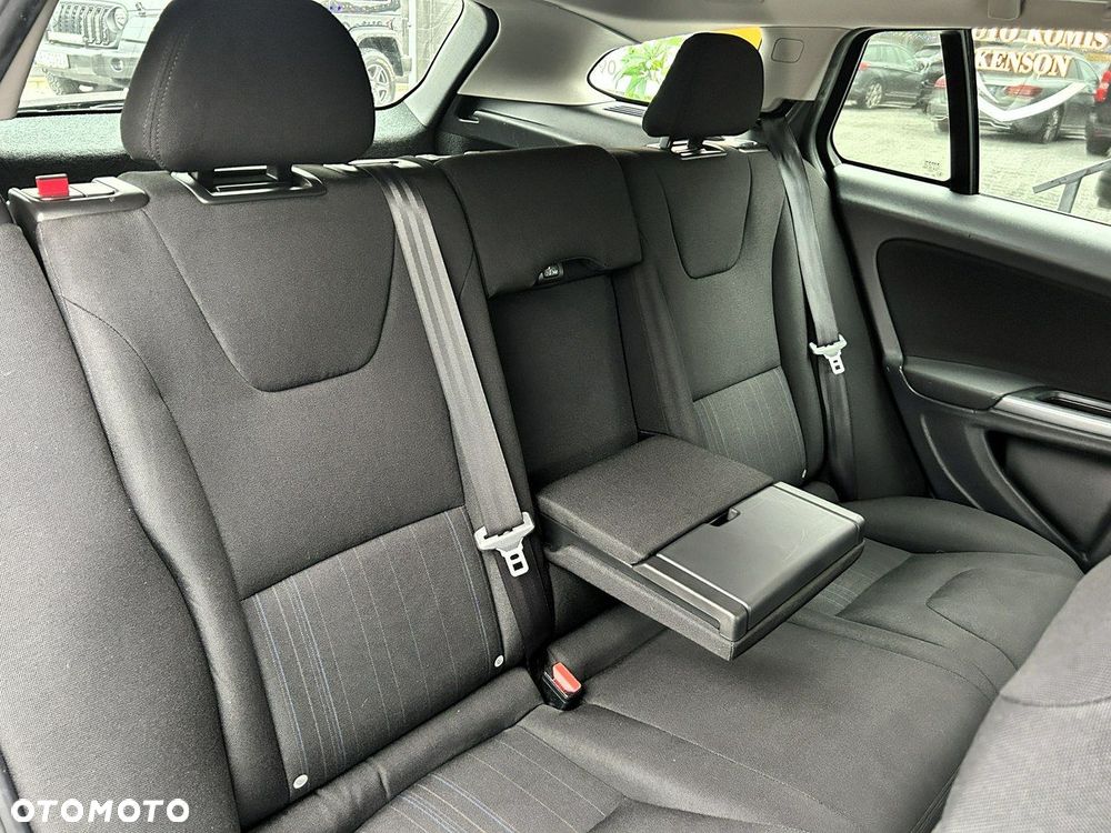 Volvo V60 D2 Momentum - 33