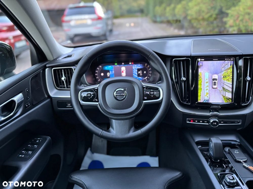 Volvo XC 60 B4 D AWD Plus Dark - 24