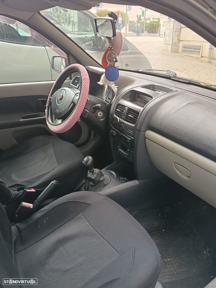Renault Clio - 9