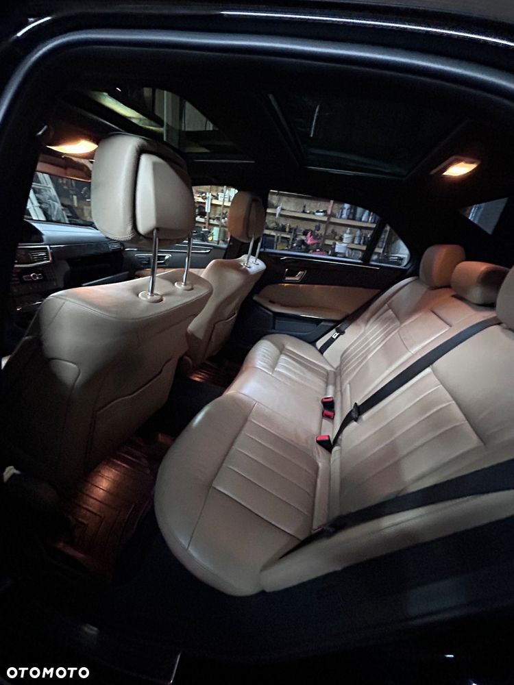 Mercedes-Benz Klasa E 350 4-Matic Classic - 13