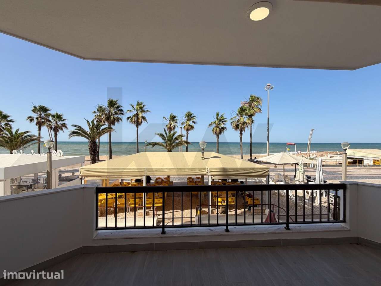 Apartamento T2+1 Renovado com vista mar - 1ª linha de mar em Quarteira - Grande imagem: 2/31