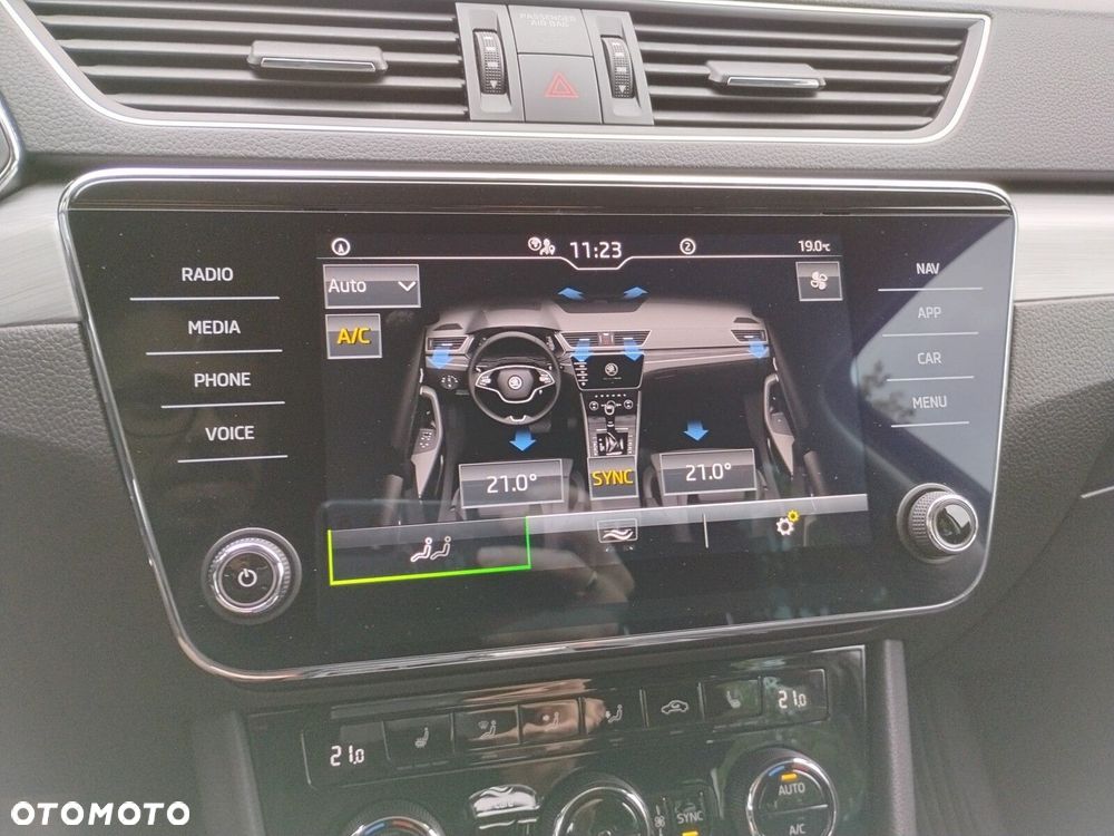 Skoda Superb 1.5 TSI Ambition DSG - 25