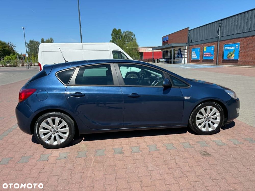 Opel Astra 1.4 T Cosmo - 4