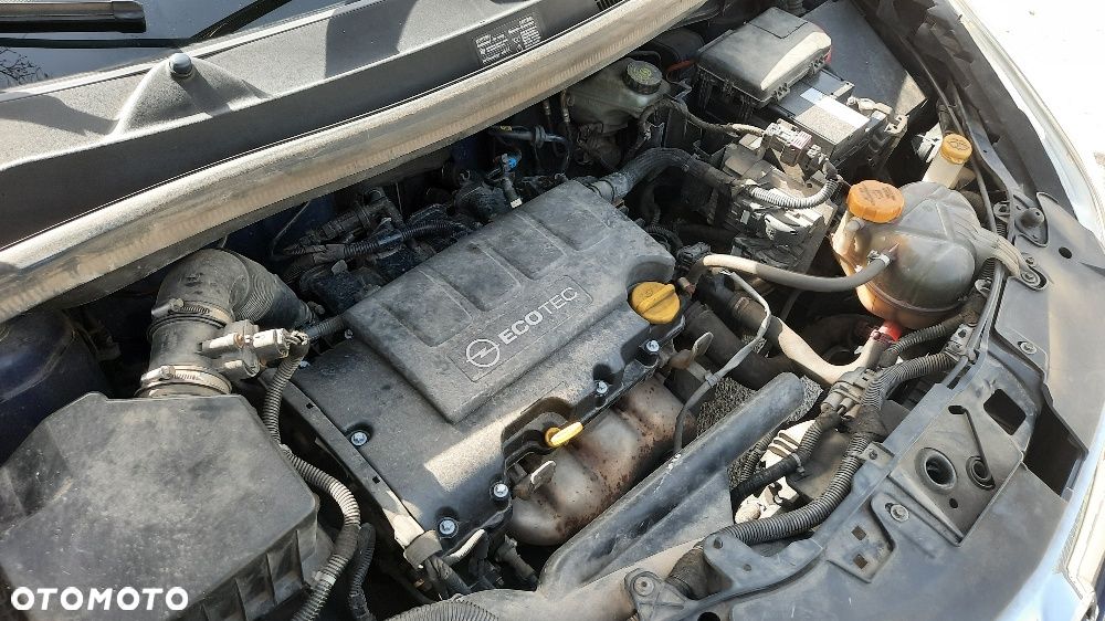 Opel Corsa 1.2 16V Essentia - 20