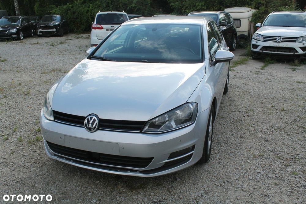 Volkswagen Golf - 1