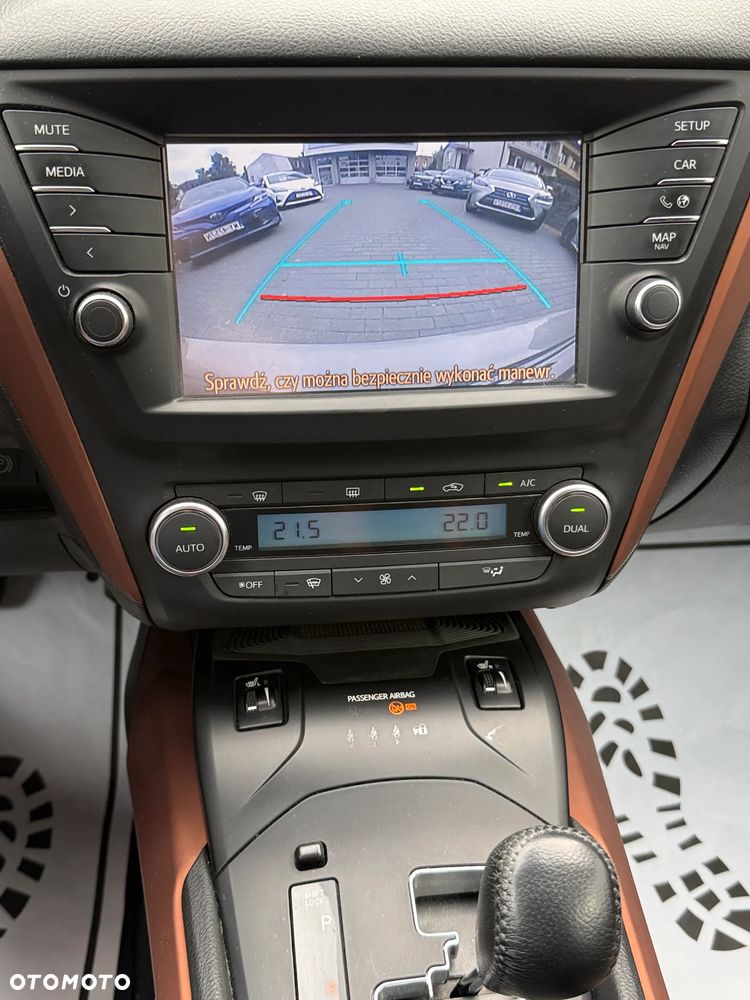 Toyota Avensis 1.8 Premium MS - 11