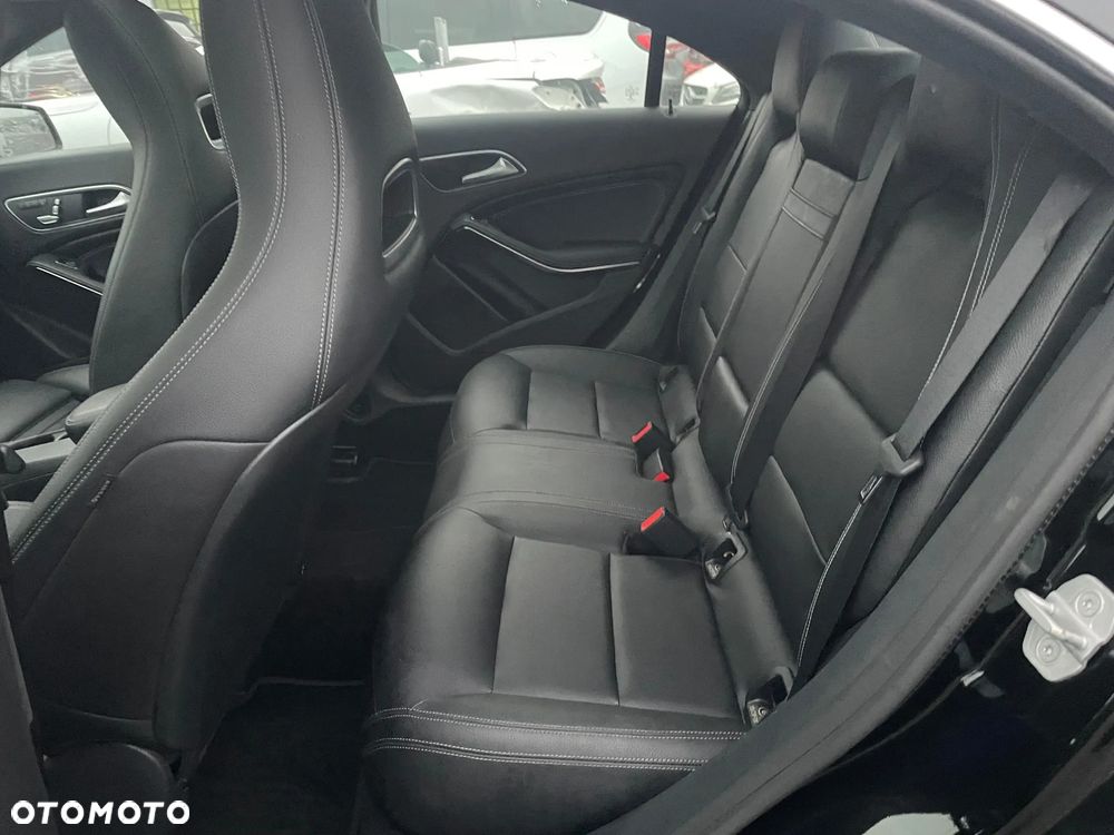 Mercedes-Benz CLA - 12