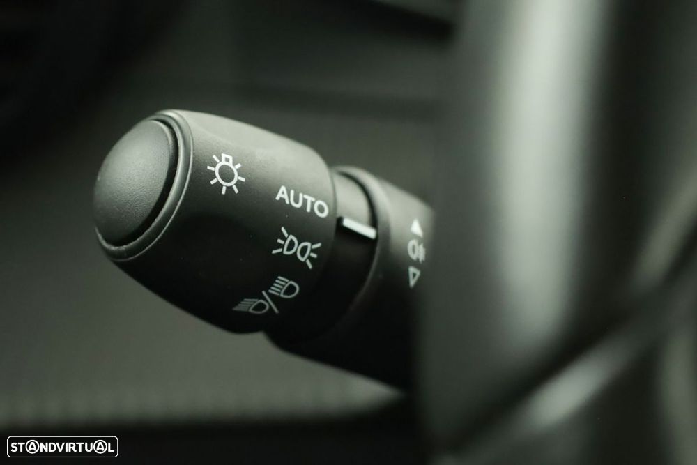 Peugeot 2008 1.2 PureTech Allure EAT8 - 18