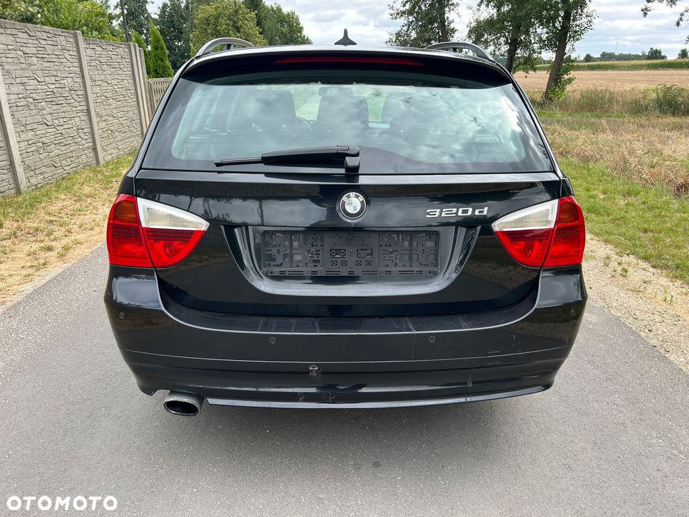 BMW Seria 3 320d DPF Touring - 10