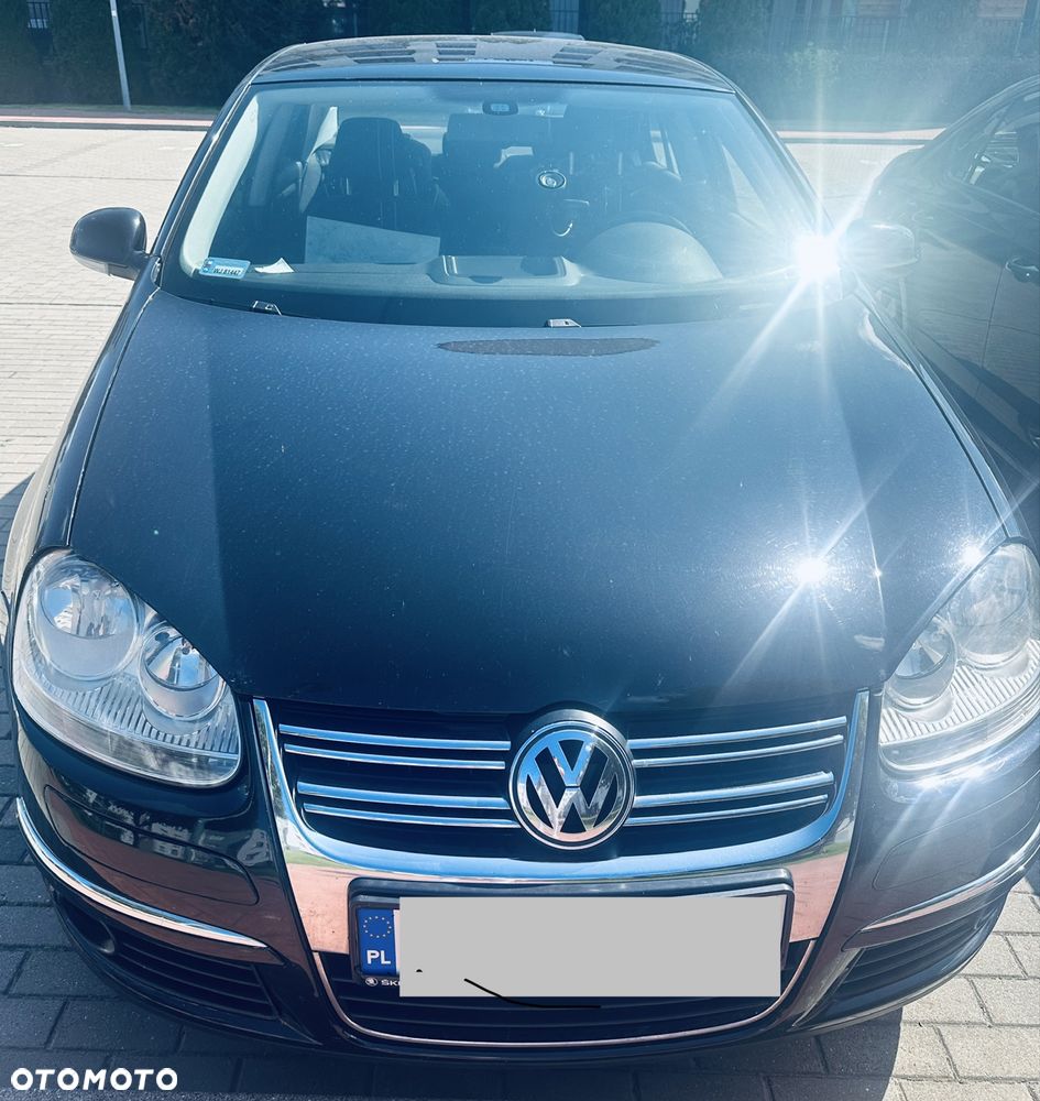 Volkswagen Jetta - 1