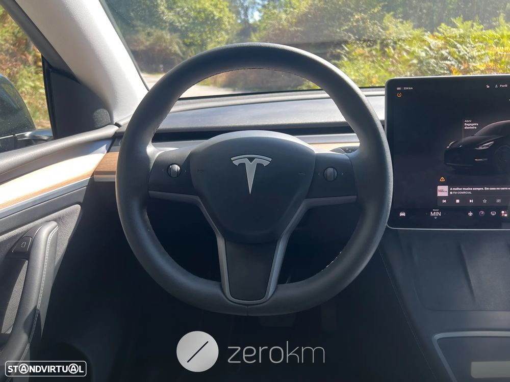 Tesla Model Y Long Range Dual Motor AWD - 8