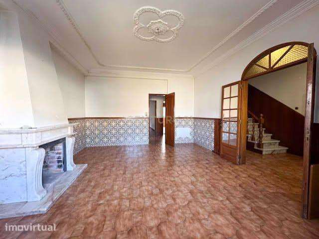 Espaçosa Moradia T5 com garagem e jardim no Algueirão - Grande imagem: 3/41