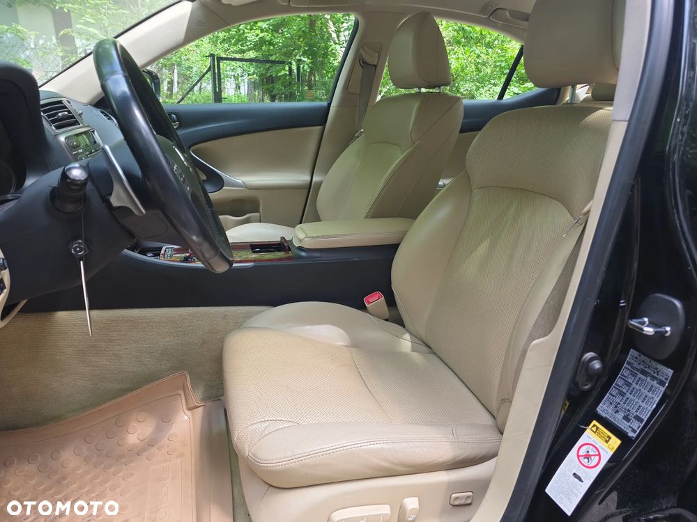 Lexus IS 250 Prestige - 16