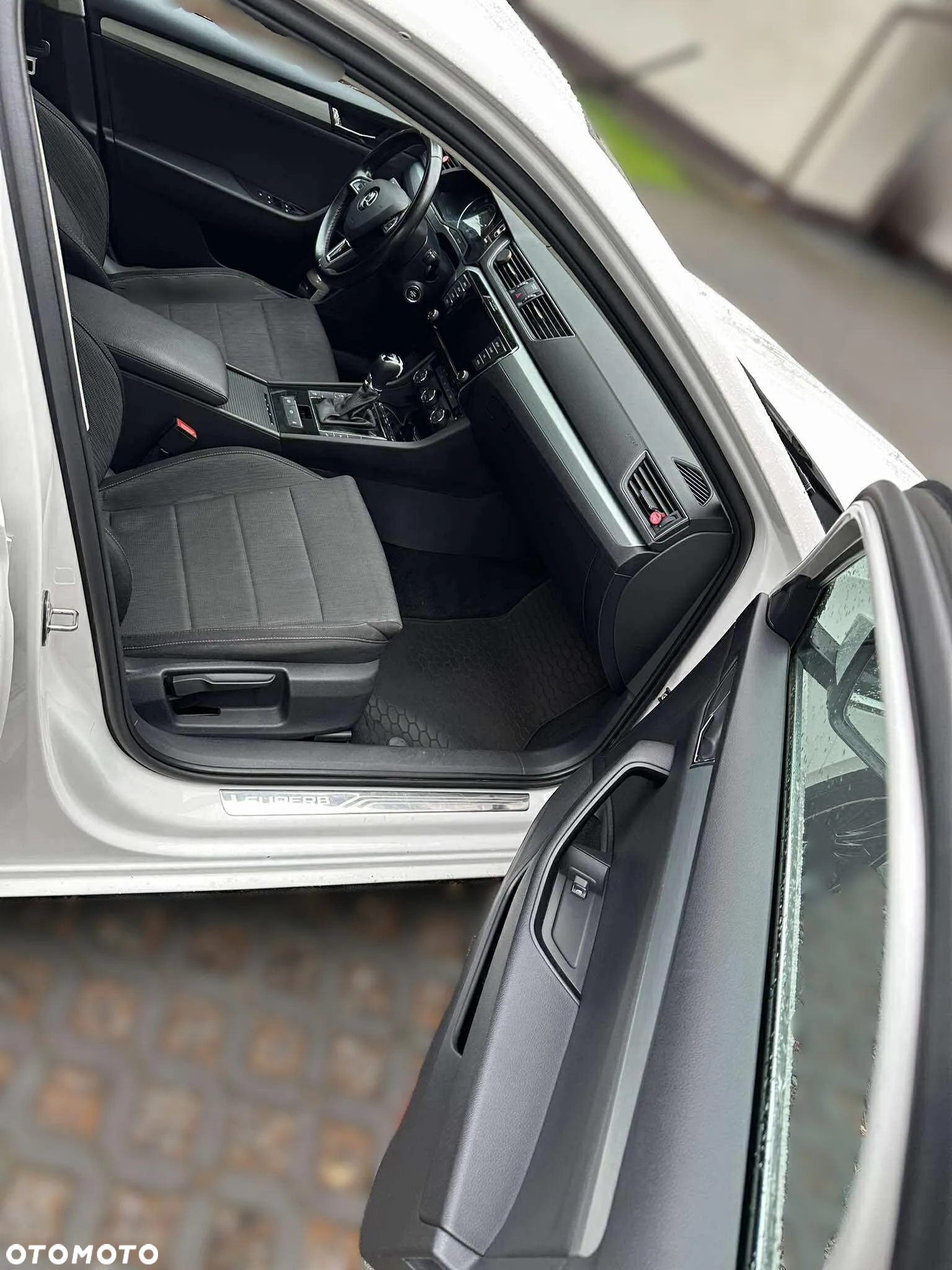 Skoda Superb 2.0 TDI Active DSG - 11