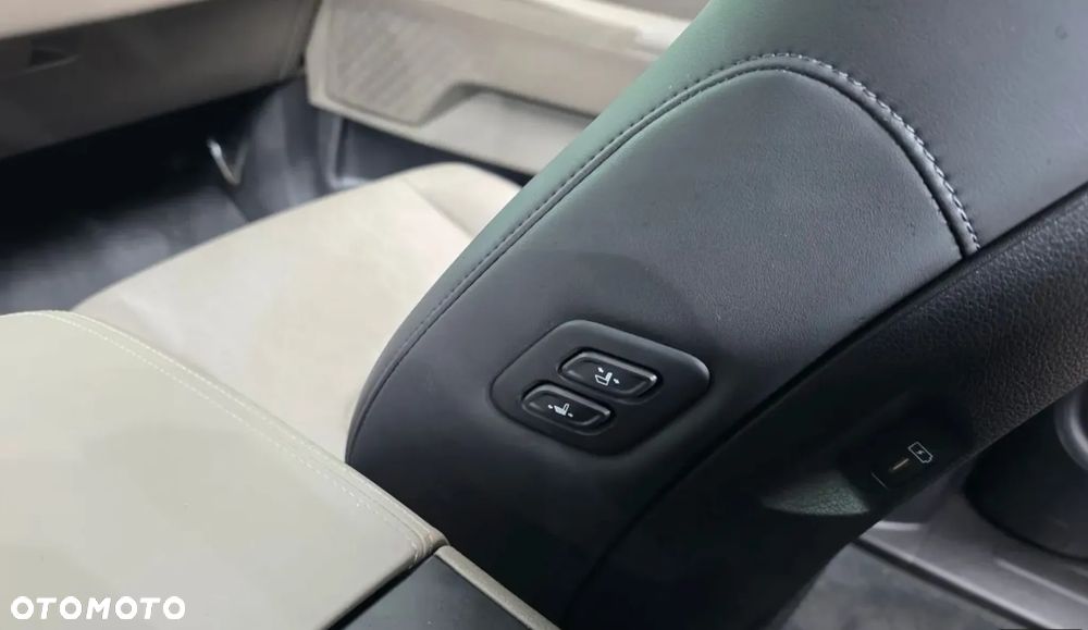 Kia Carnival - 12